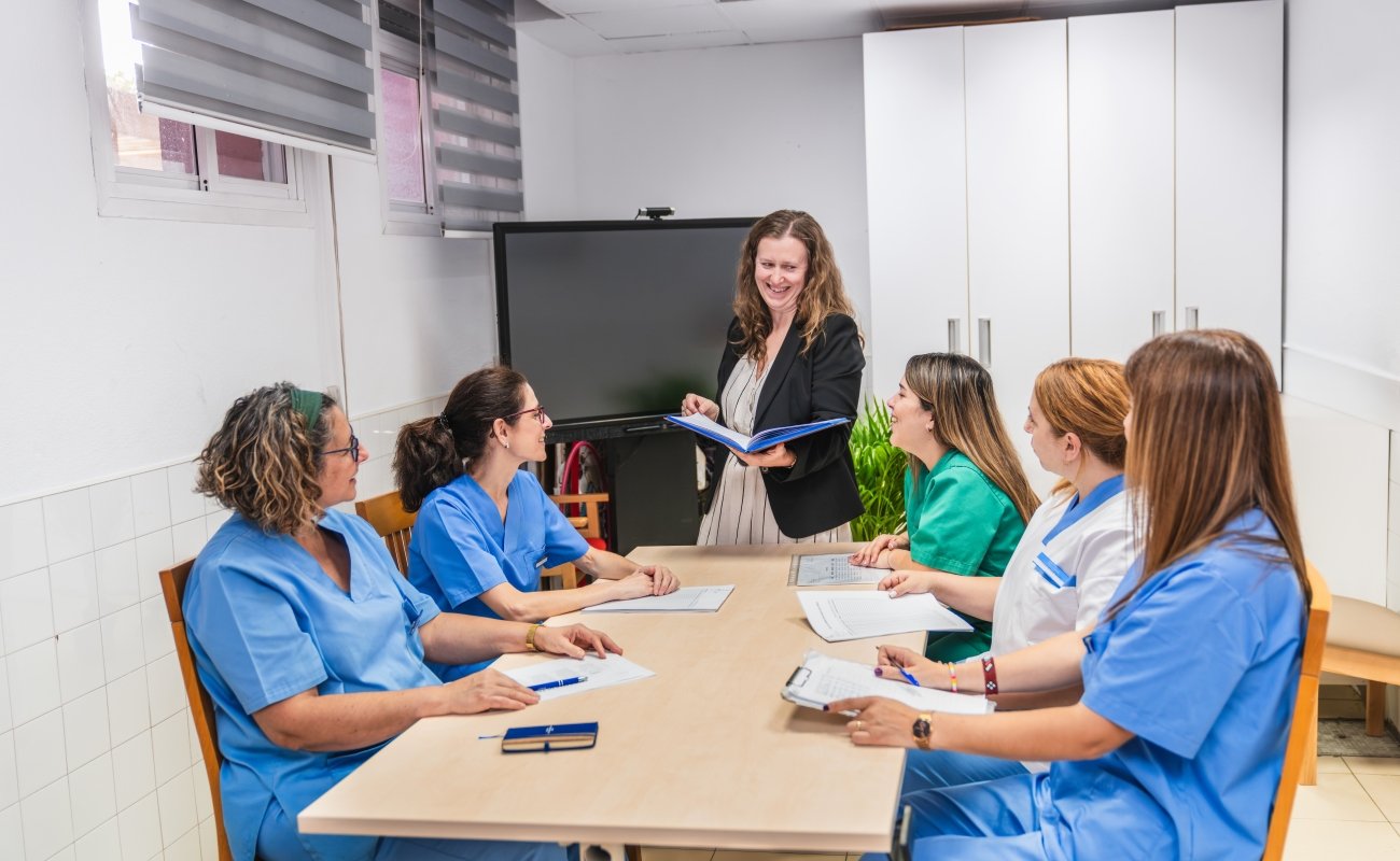 administrator meeting with healthcare staff
