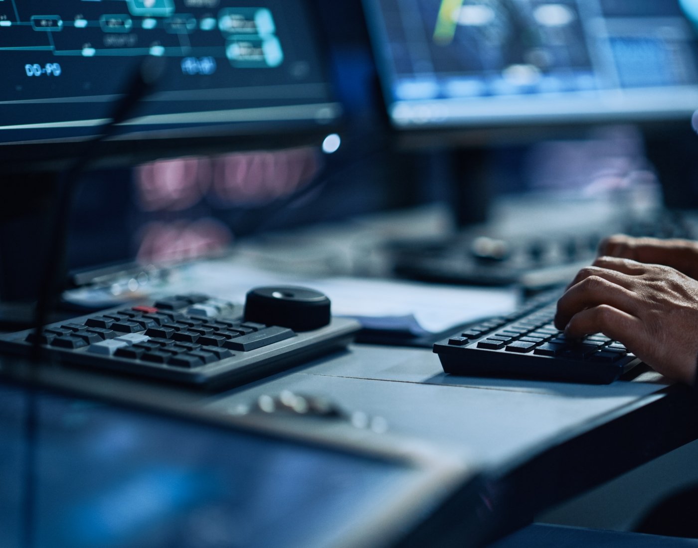 hands typing onkeyboard